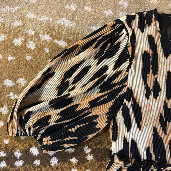 On trend chic Animal blouse - Picture 4 of 4